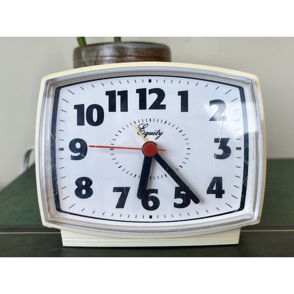 Vintage Equity 33100 Electric Analog Alarm Clock with White Case / Working - Picture 2 of 9